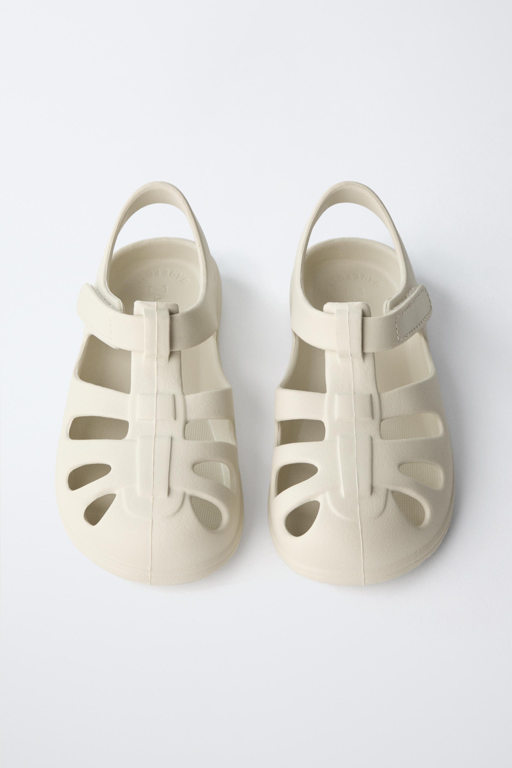 SANDALES STYLE PLAGE PIEDS NUS